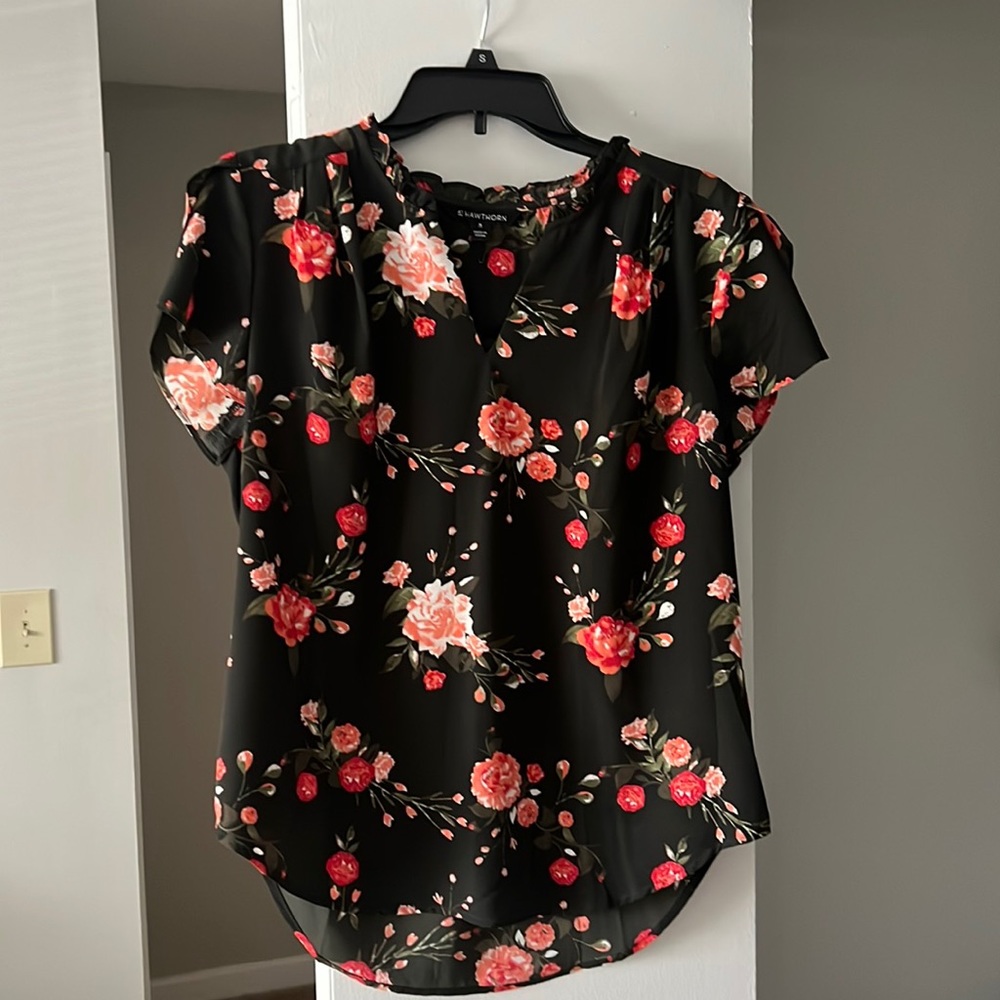 Short sleeve black shirt with flowers